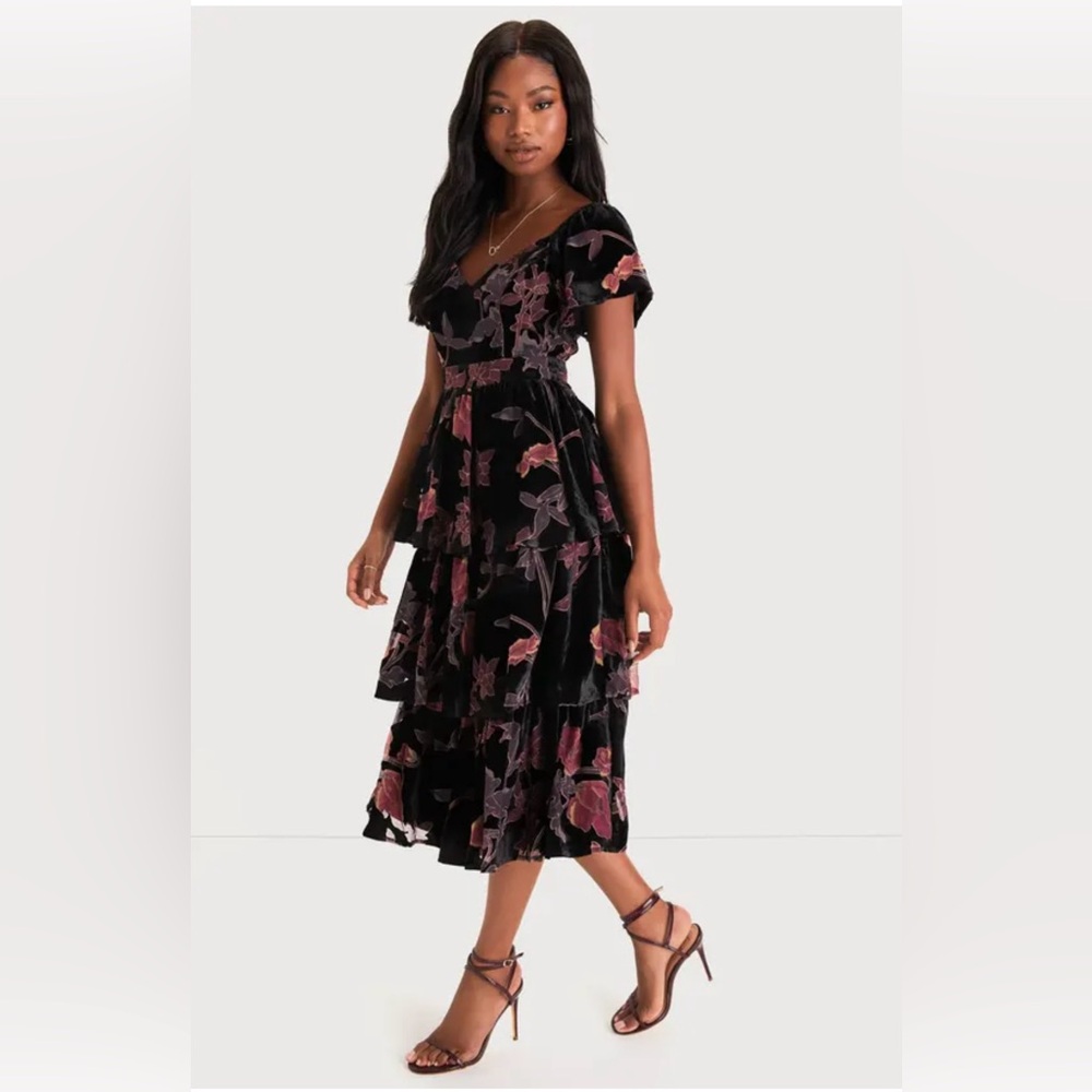 Lulu's Oh-So Lovely Black Floral Burnout Velvet Tiered Midi Dress NWT size M